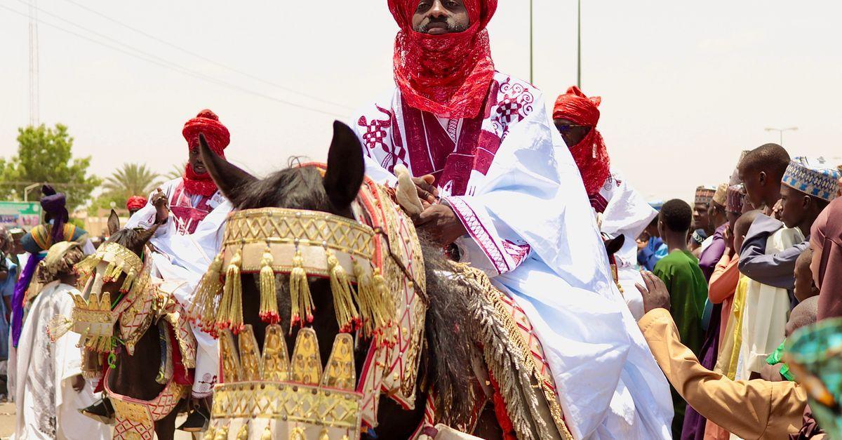 Bala Mohammed addressing newly sworn-in local government chairmen in Bauchi