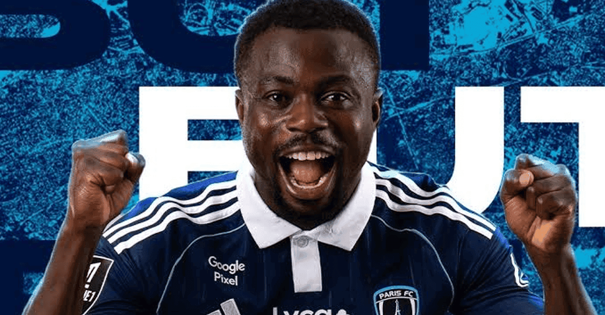 Moses Simon in Paris FC jersey during Ligue 1 match against Nice